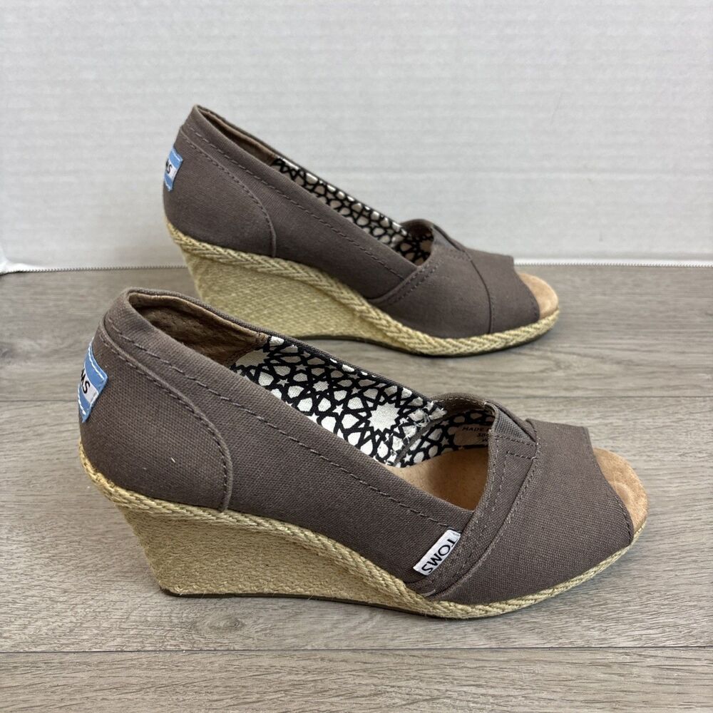 Tom’s Woman’s Size 7 Wedge Peep Toe Beige Slip On Classic Dress Up Casual - Picture 7 of 11